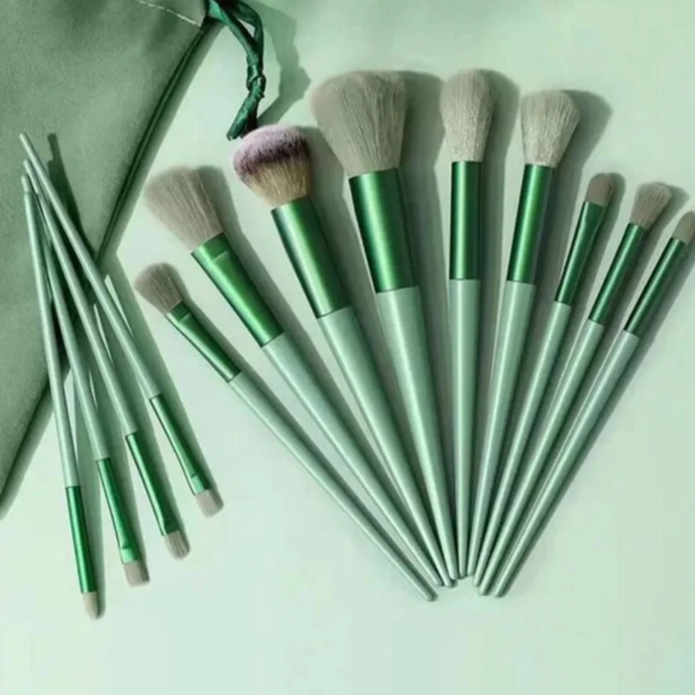 🎉HOST PICK🎉 NWT 13 Piece Set of Makeup Cosmetic Brushes w Bag!